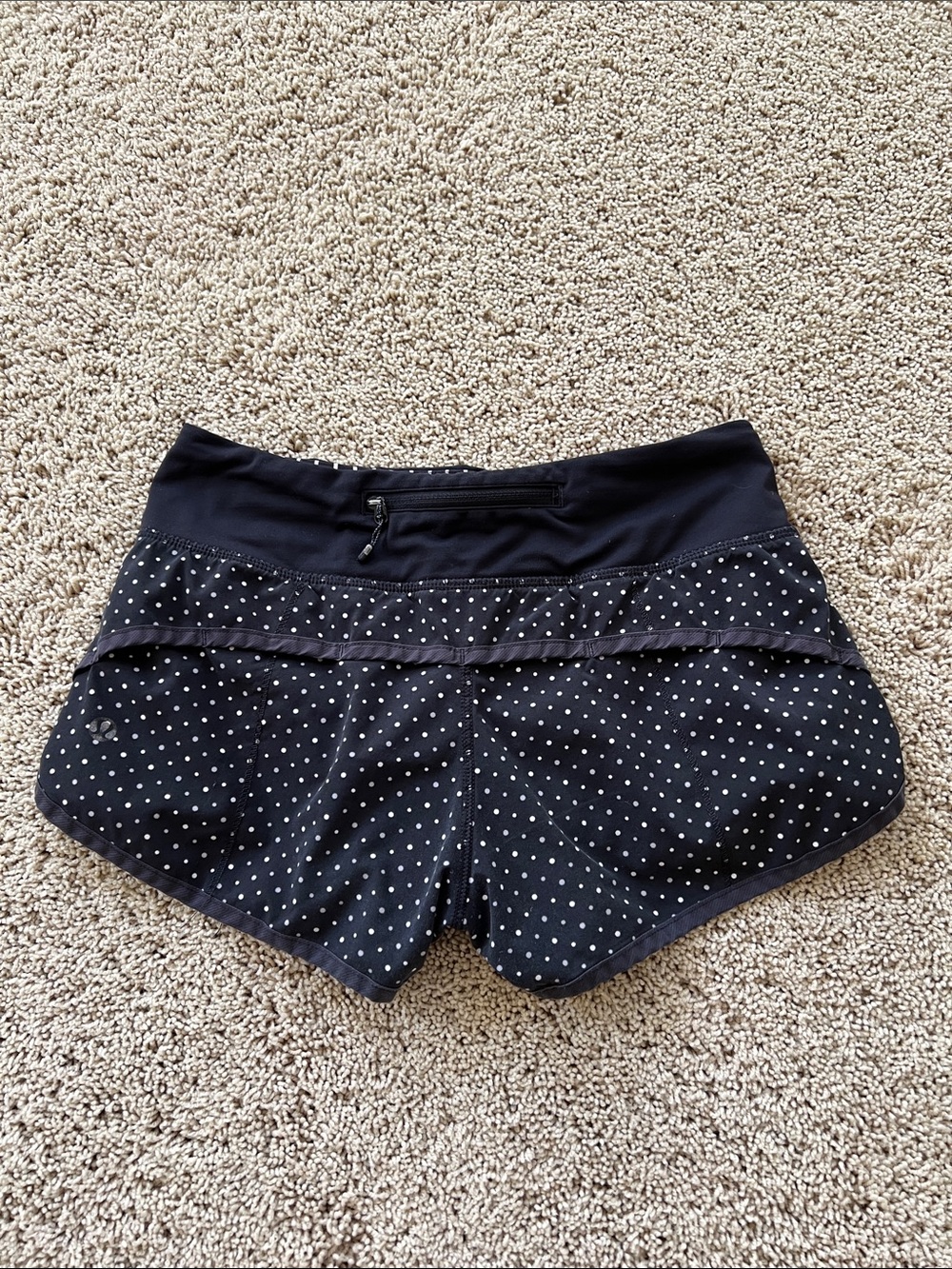 Lululemon Low-Rise 2.5” Black Polka Dot Speed Up Shorts - Picture 2 of 5